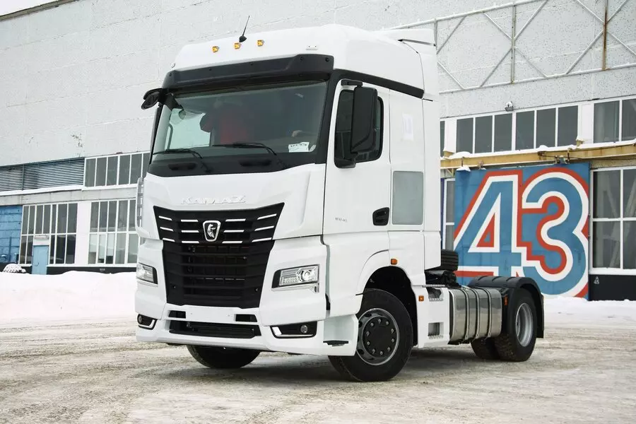 КамАЗ собрал первый грузовик К5 в новой, улучшенной версии: особенности модели